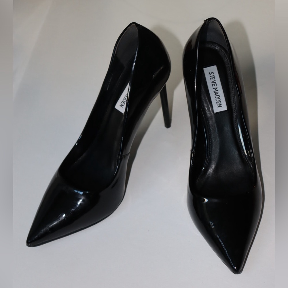 EUC Vala Black  Steve Madden Pointed Toe Pumps Size 9.5